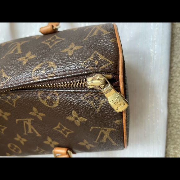 Authentic Louis Vuitton Papillon 26 - Picture 4 of 14